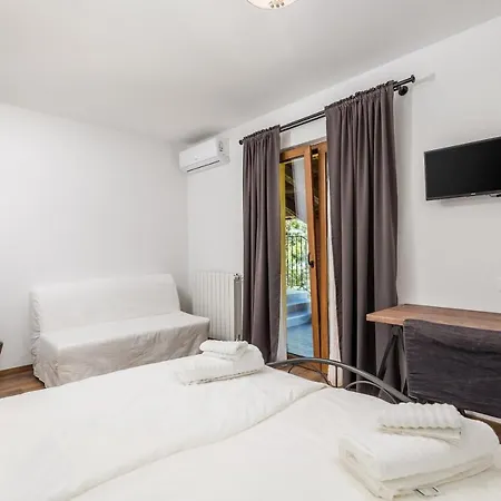 Rona Apartment & Rooms Mea Vista Buzet Exterior foto