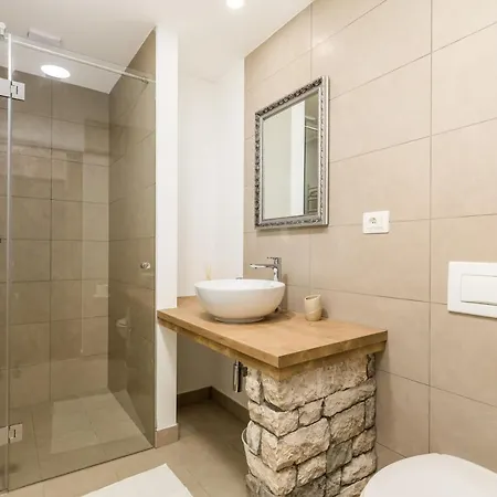 Rona Apartment & Rooms Mea Vista Buzet Exterior foto