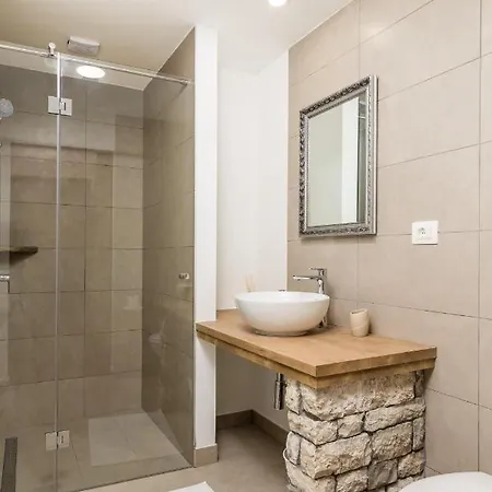Rona Apartment & Rooms Mea Vista Buzet Exterior foto